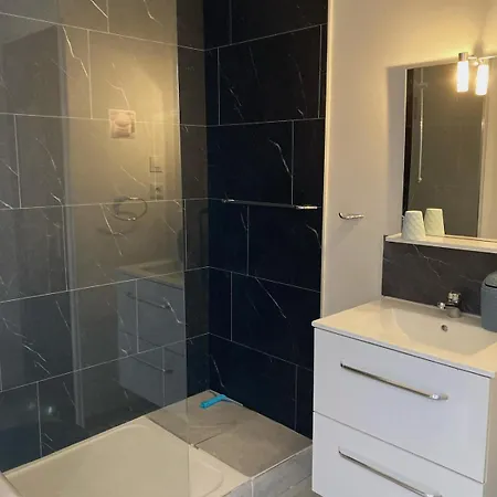 Del Re 1 Dans Avec Piscine *